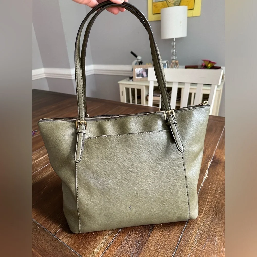 Michael Kors jet set tote bag